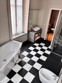 Deep bath and rain shower head