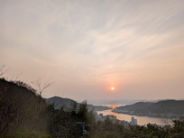 ロビーから見た夜日の出