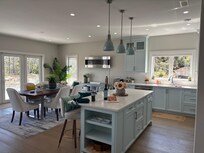 Gorgeous kitchen/dining area