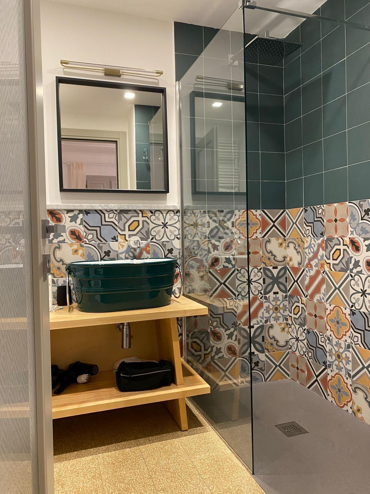 Bathroom very colorfull and trendy