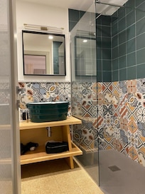 Bathroom very colorfull and trendy