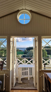 Ausblick aus dem oberen Geschoß bei Tag