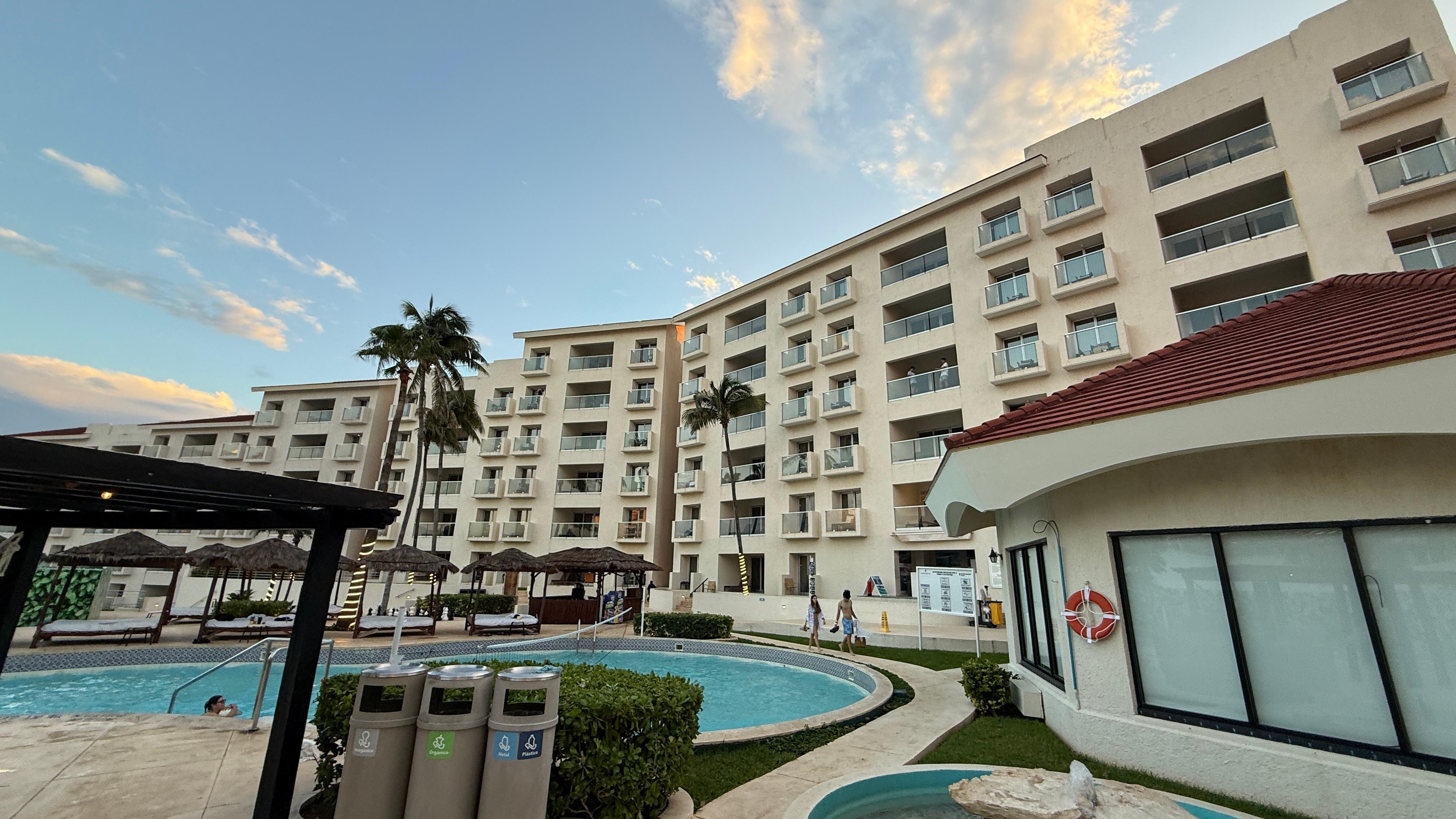 Several pools and hot tubs to enjoy. 