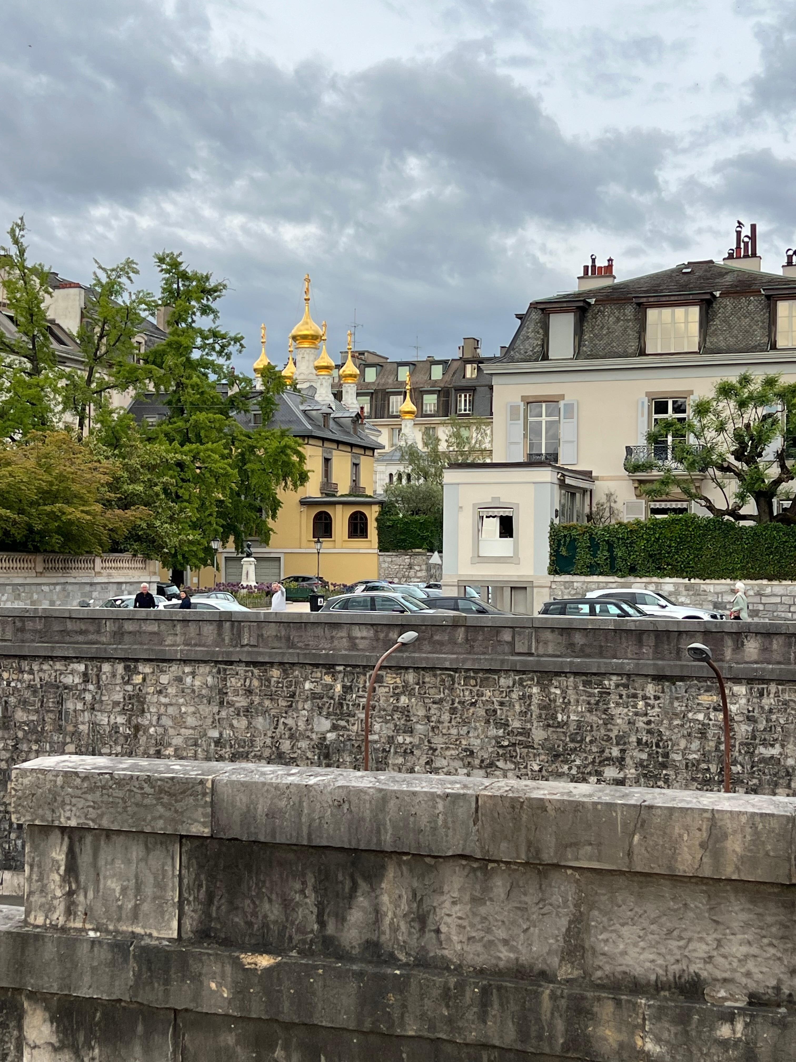  Beautiful  churches 20 min walk 
