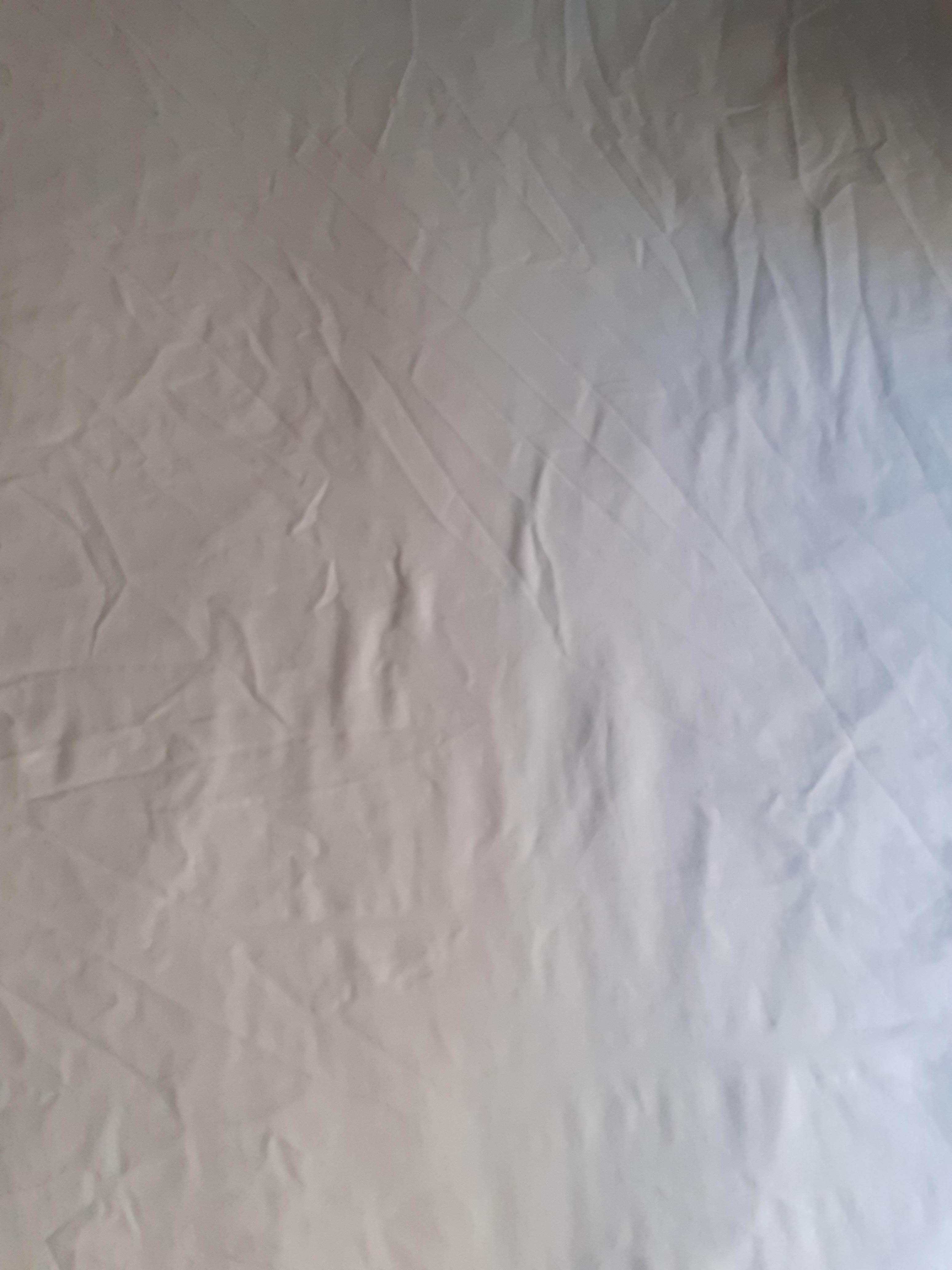Dessus de lit froissé à l'arrivée (non repassé ou déjà utilisé ?)