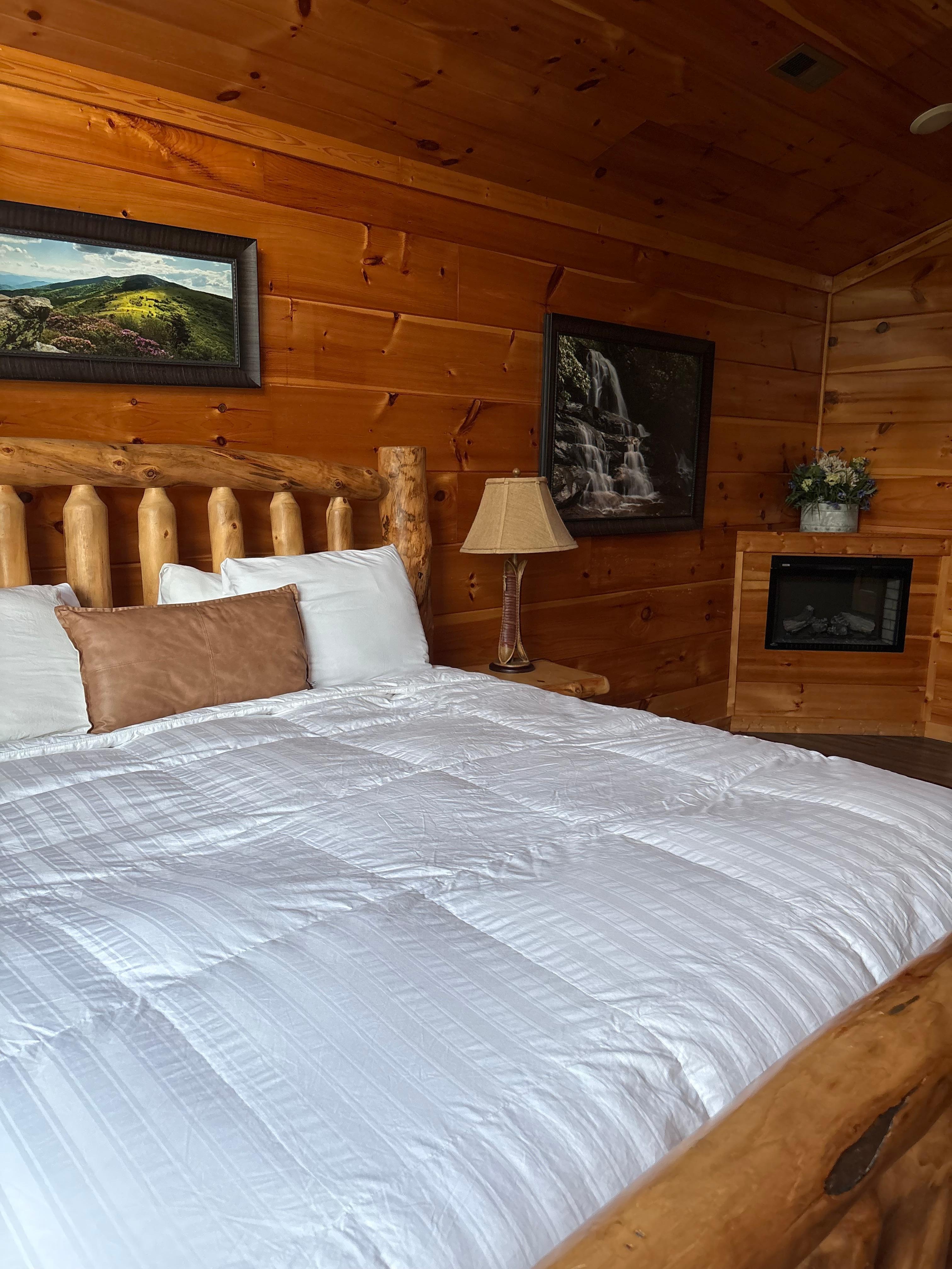Big wood beds. Very comfortable. Luxurious linens. 