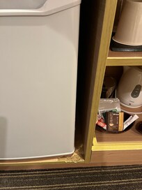 Mobiletti completamente rovinati in camera