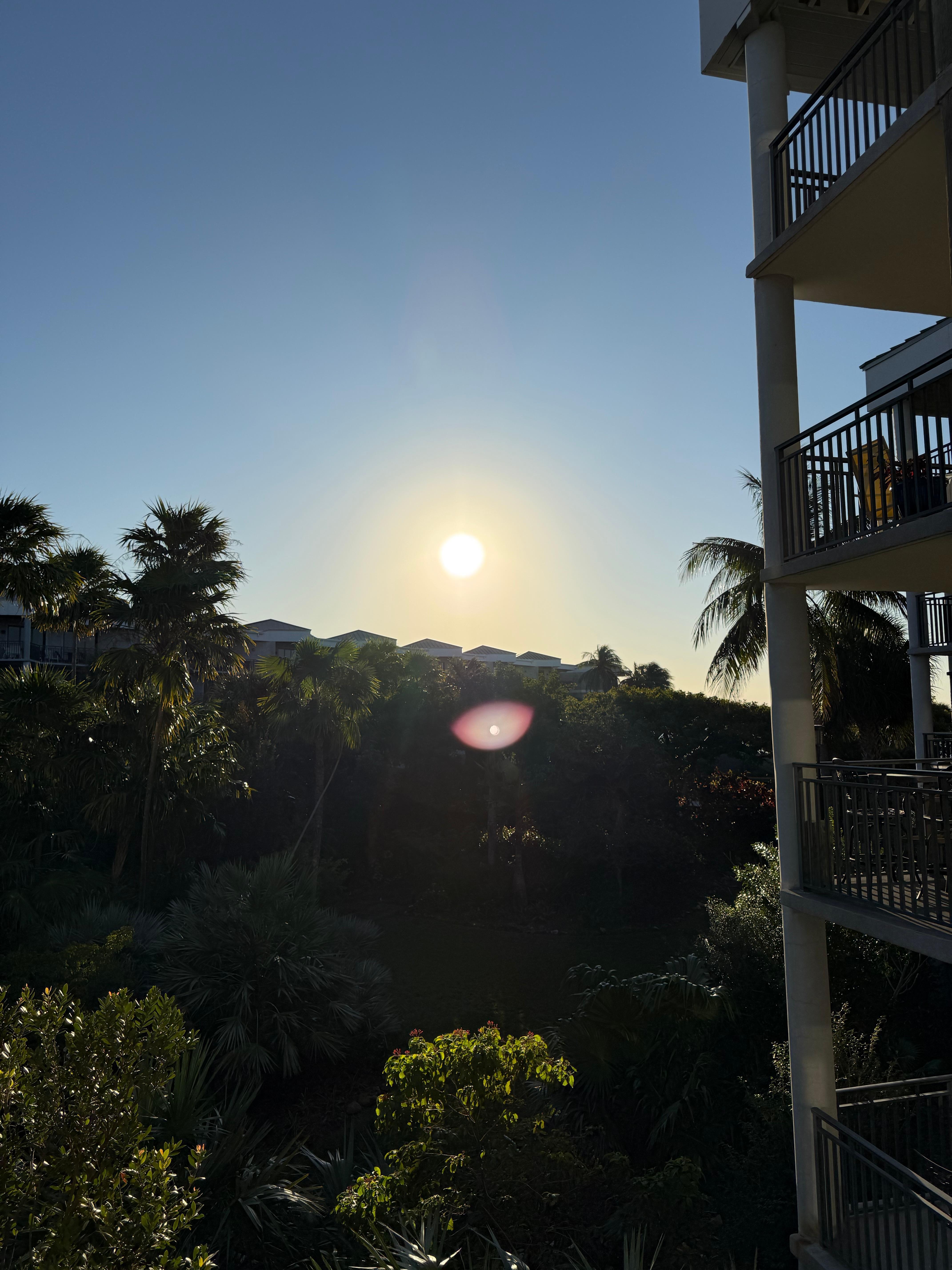 Great central garden to beach.