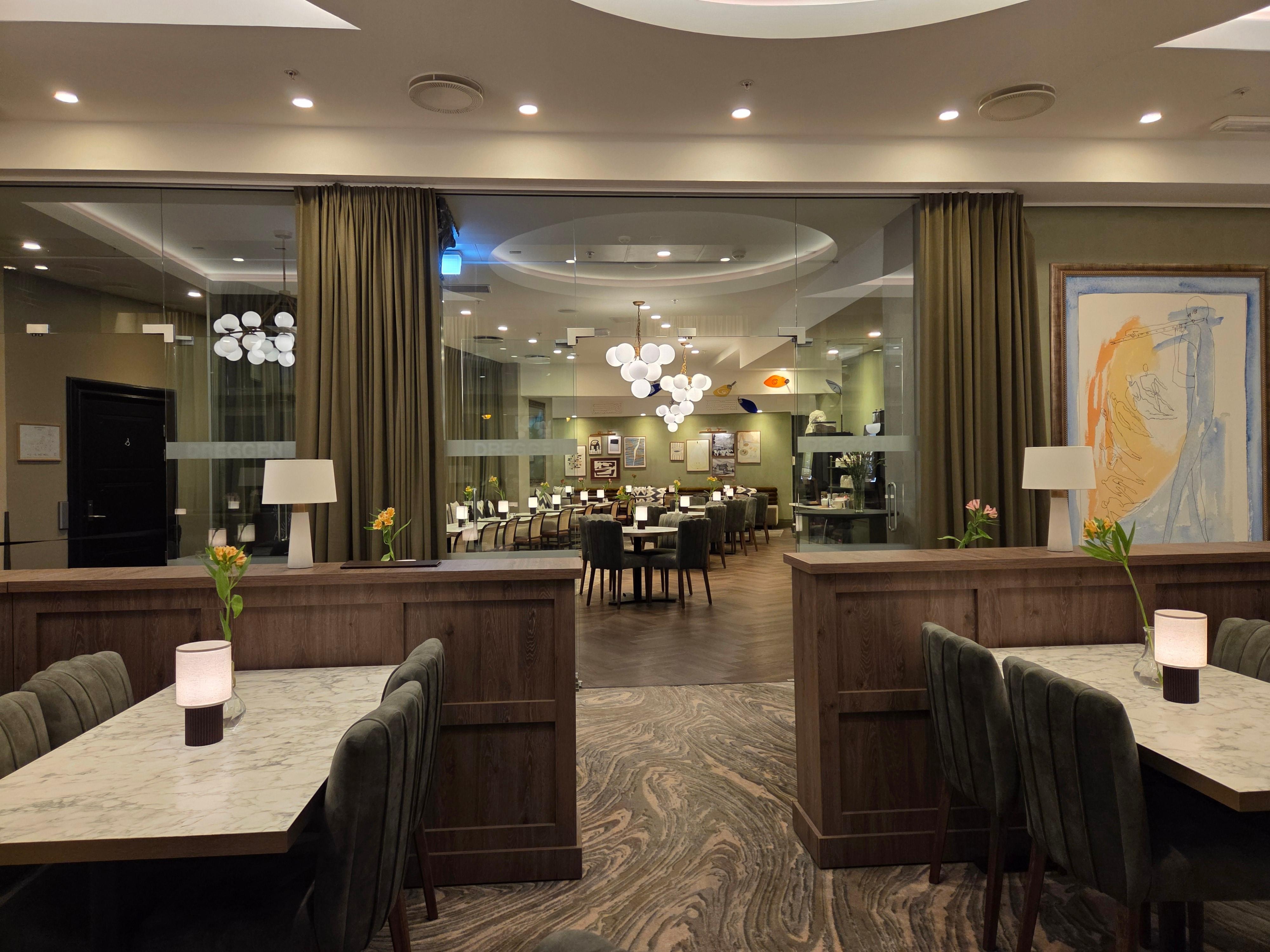 Restaurant: Seating area