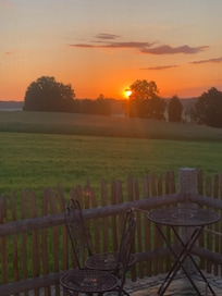 Sonnenaufgang. Blick aus dem Badezimmer.