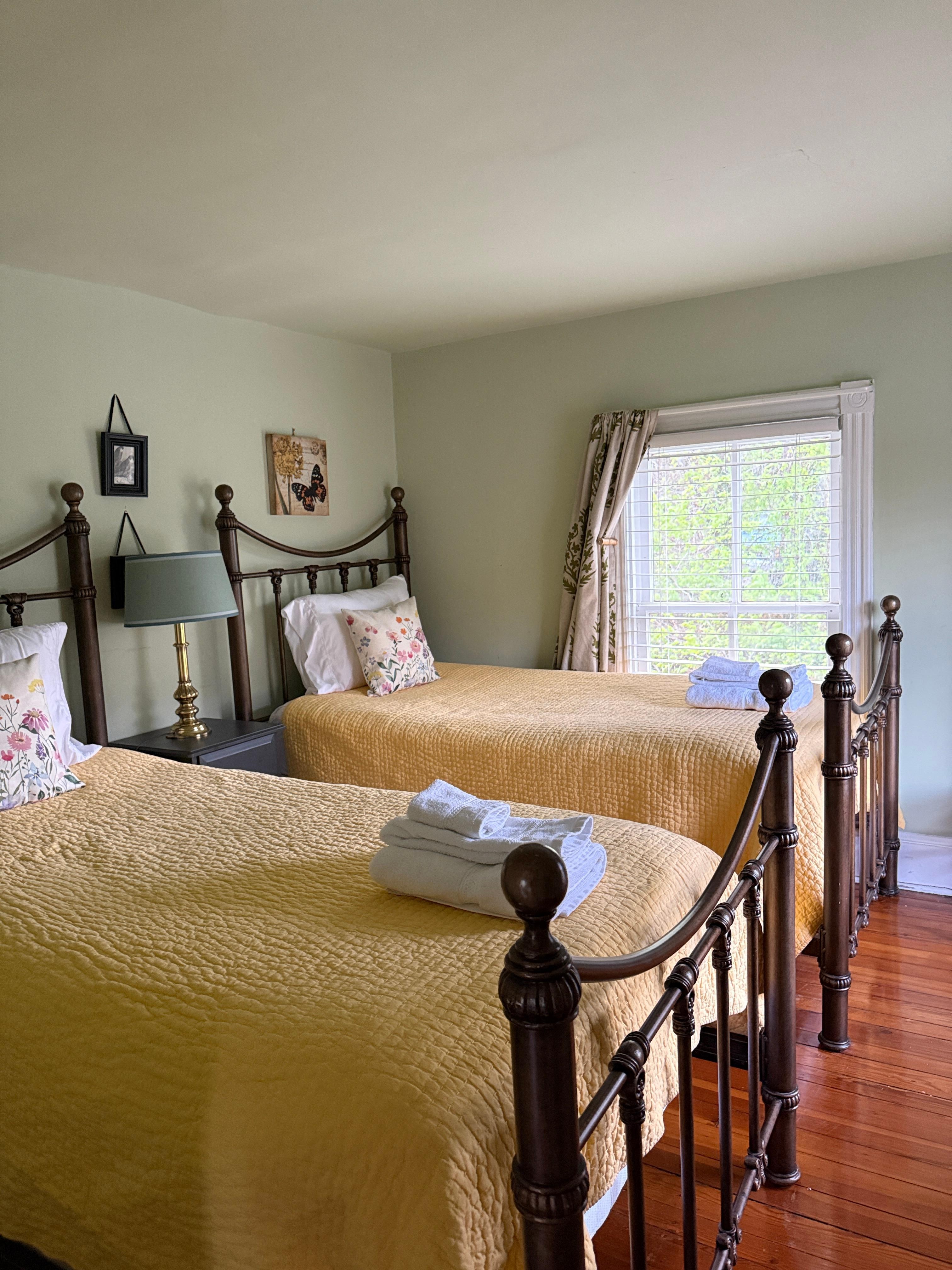 Twin bedroom