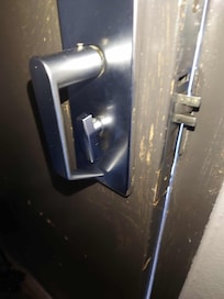 The piece to lock the deadbolt does not turn.