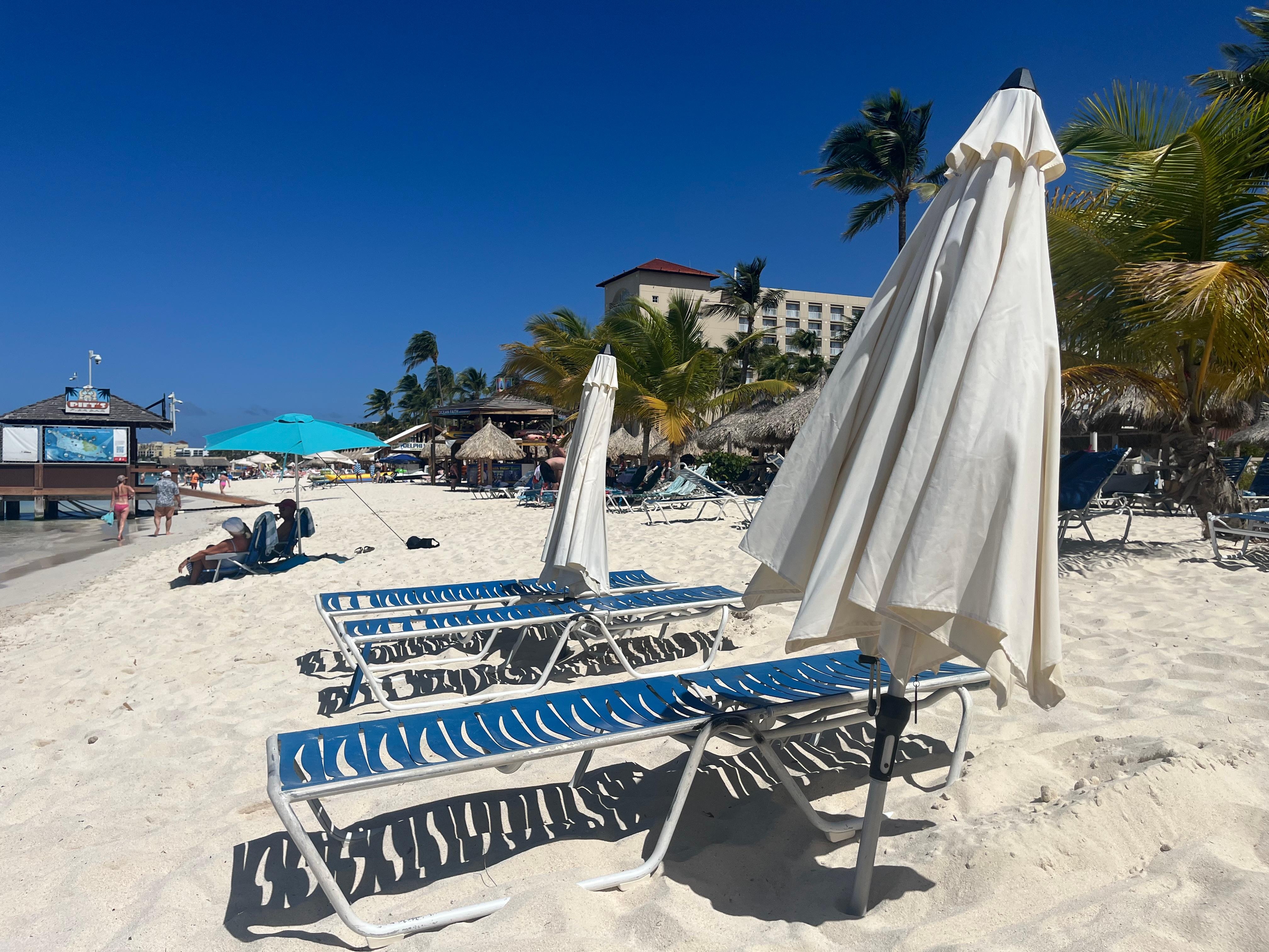 Walking dosranxe to the beach. 