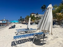 Walking dosranxe to the beach.