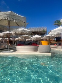 Vantage club rooftop swim up bar