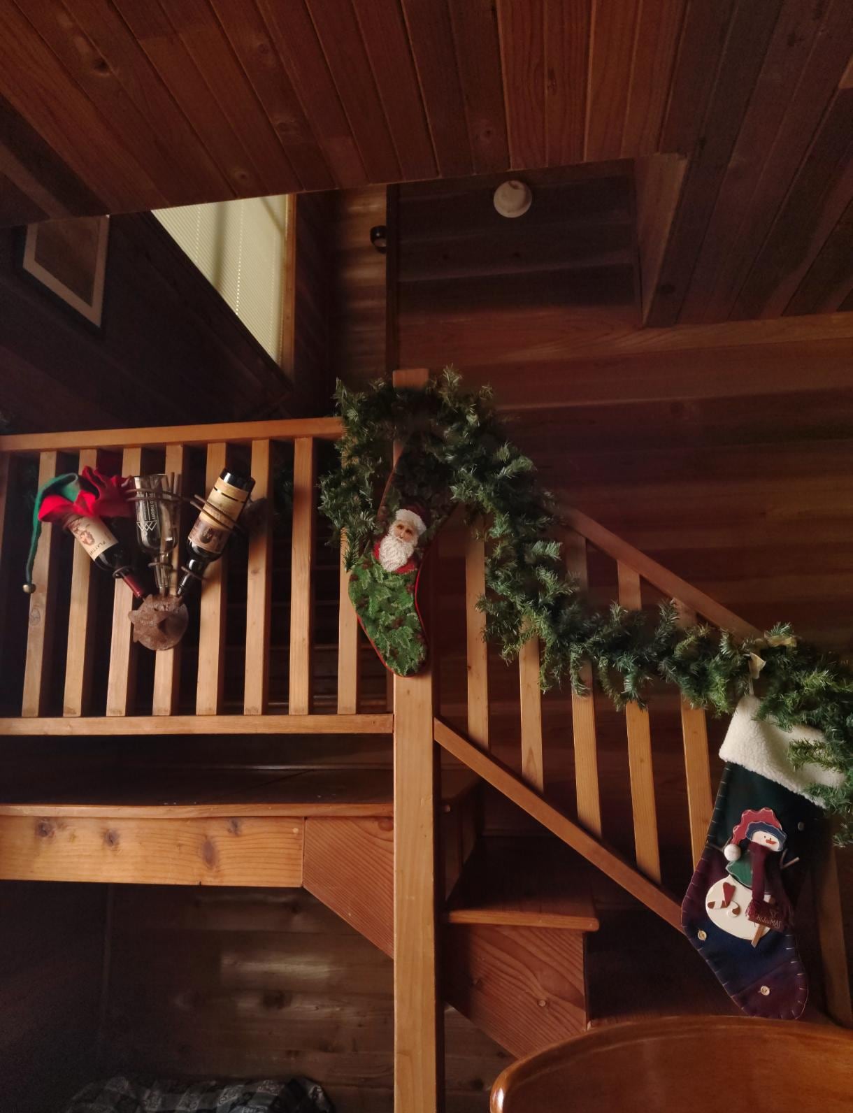 Beautiful Christmas decor added to the coziness and ambiance!