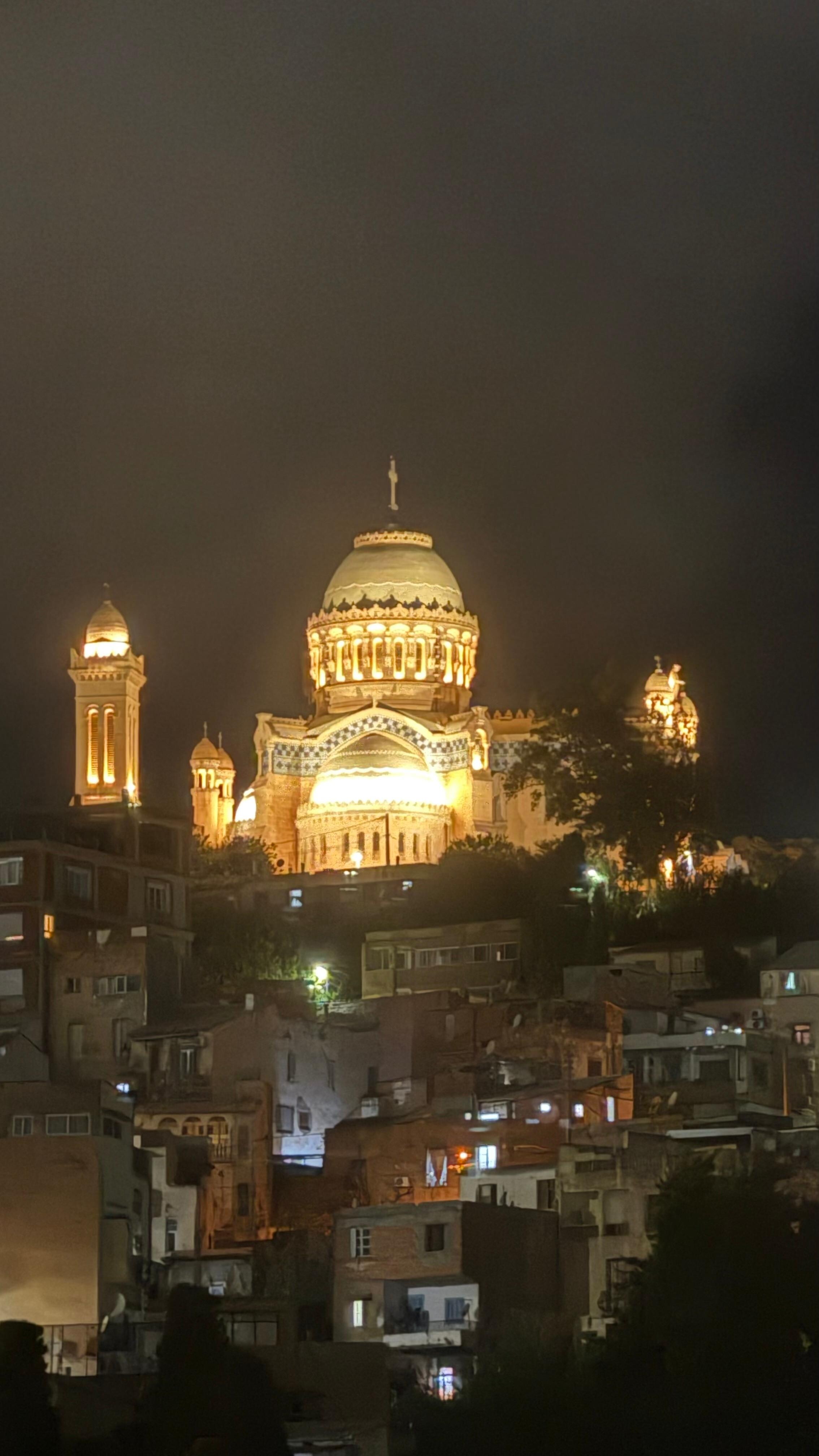 notre dame d’africa at night