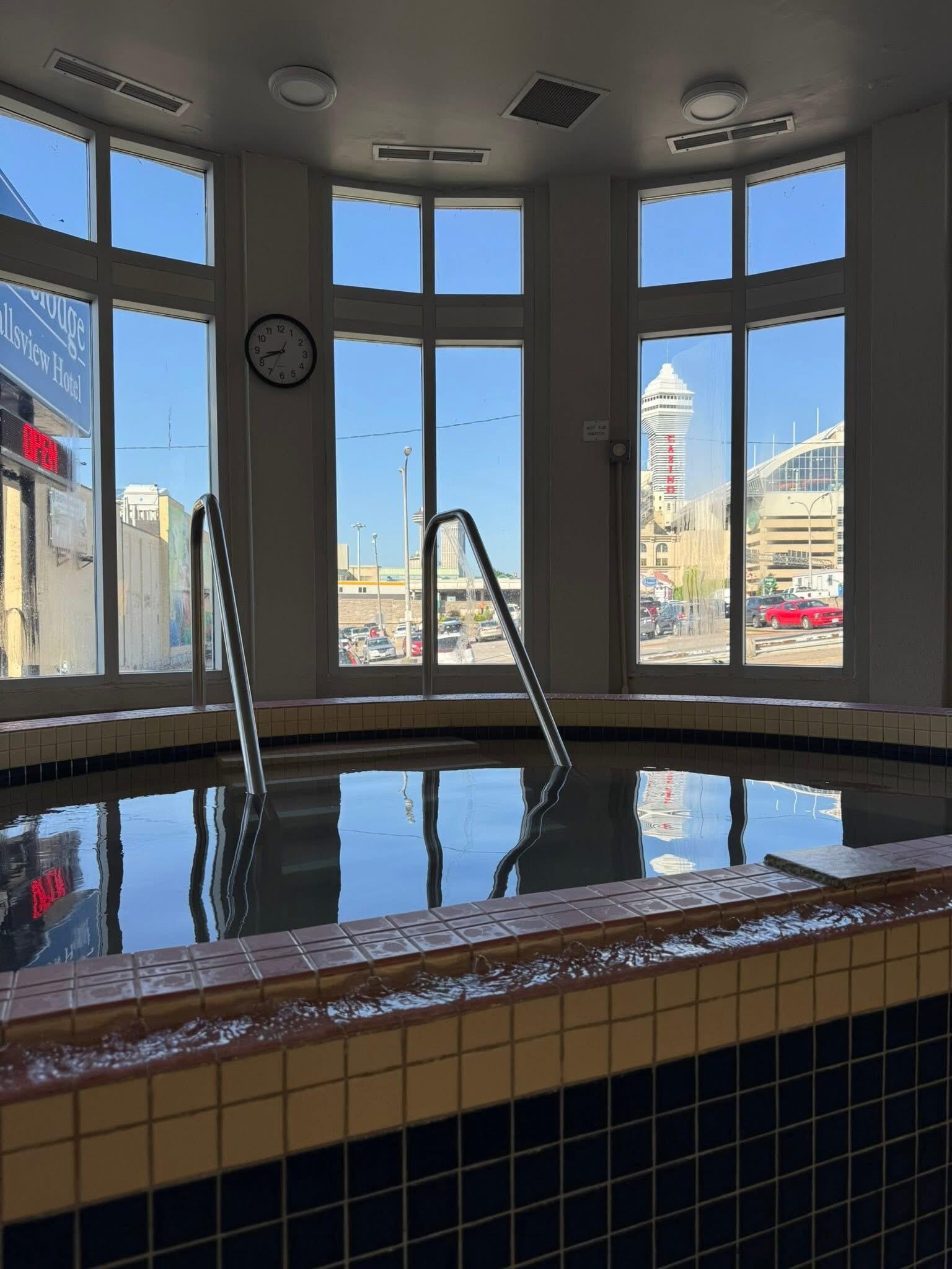 Hot tub 