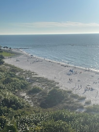 Beautiful beach view! The beach was easy to get down to!
