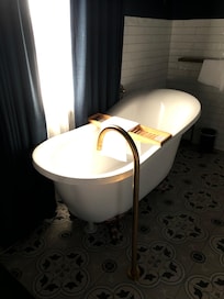 Badkar och dubbeldusch