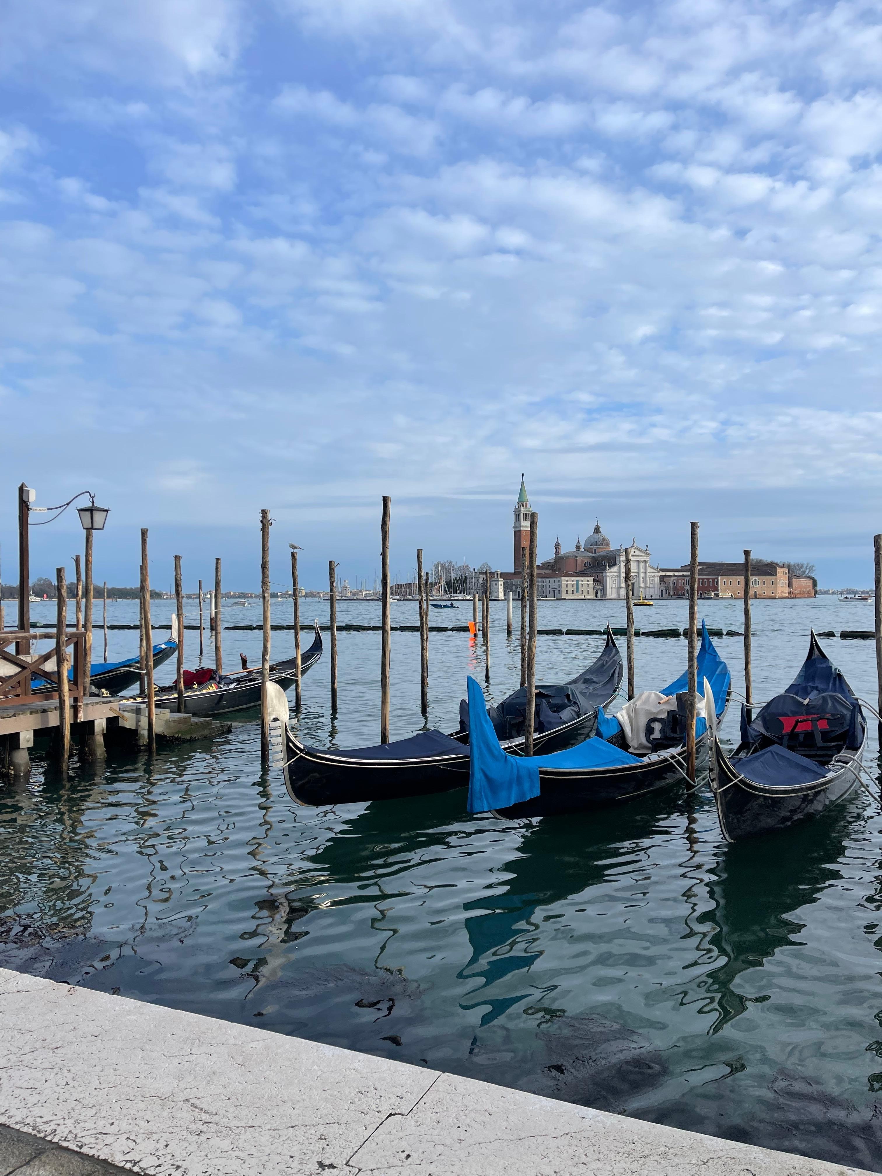 The hotel position has a very perfect location 