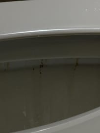 Fue la peor experiencia en este hotel porque mire un anuncio pero no era realidad eso cuarto sucio y baño tenía un mal olor todo el cuarto y les dije en recepción y no les importó aparte es horrible el parqueadero tienes que darles el carro porque no