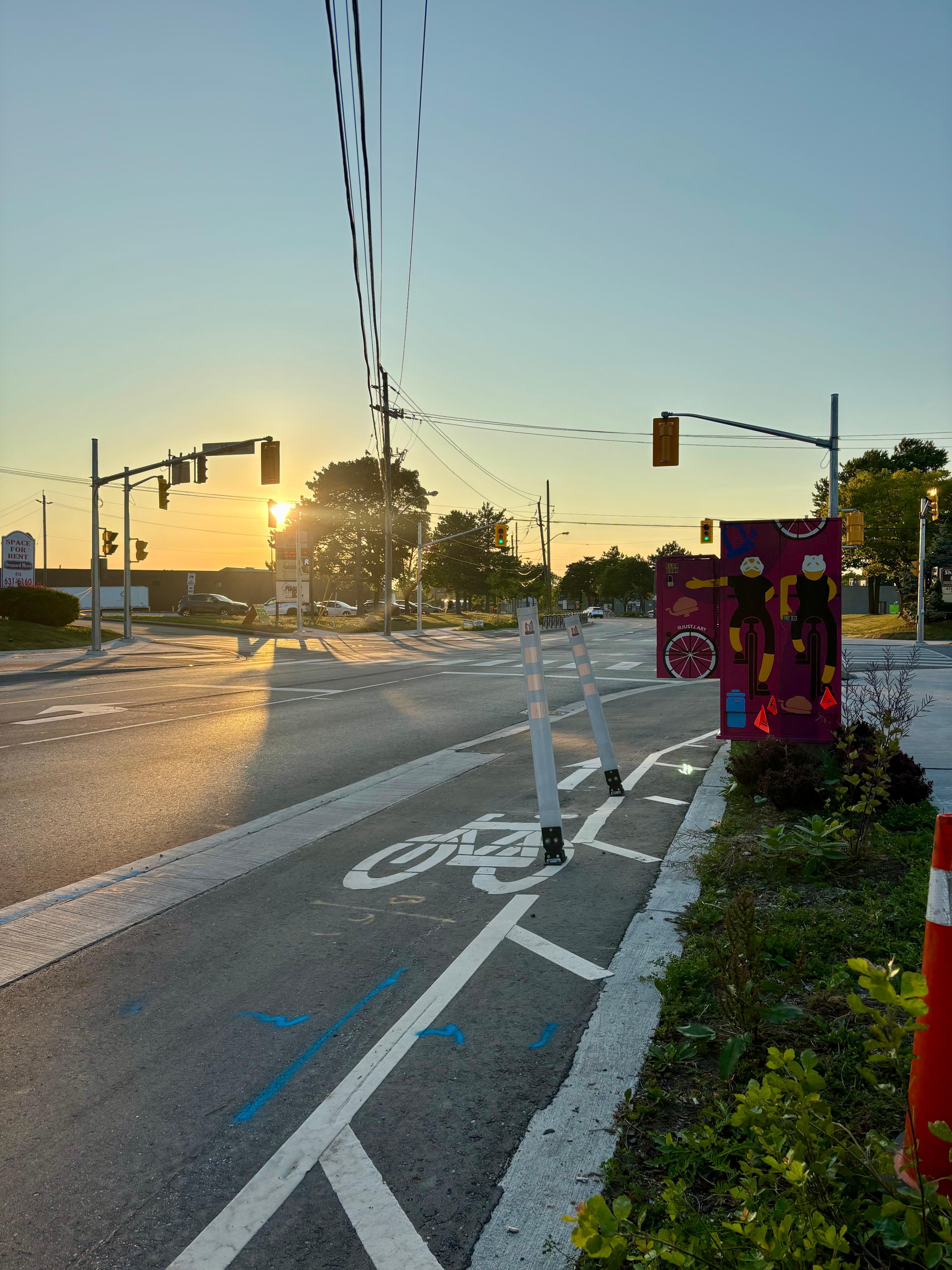 Bike lane on Chesswood drive