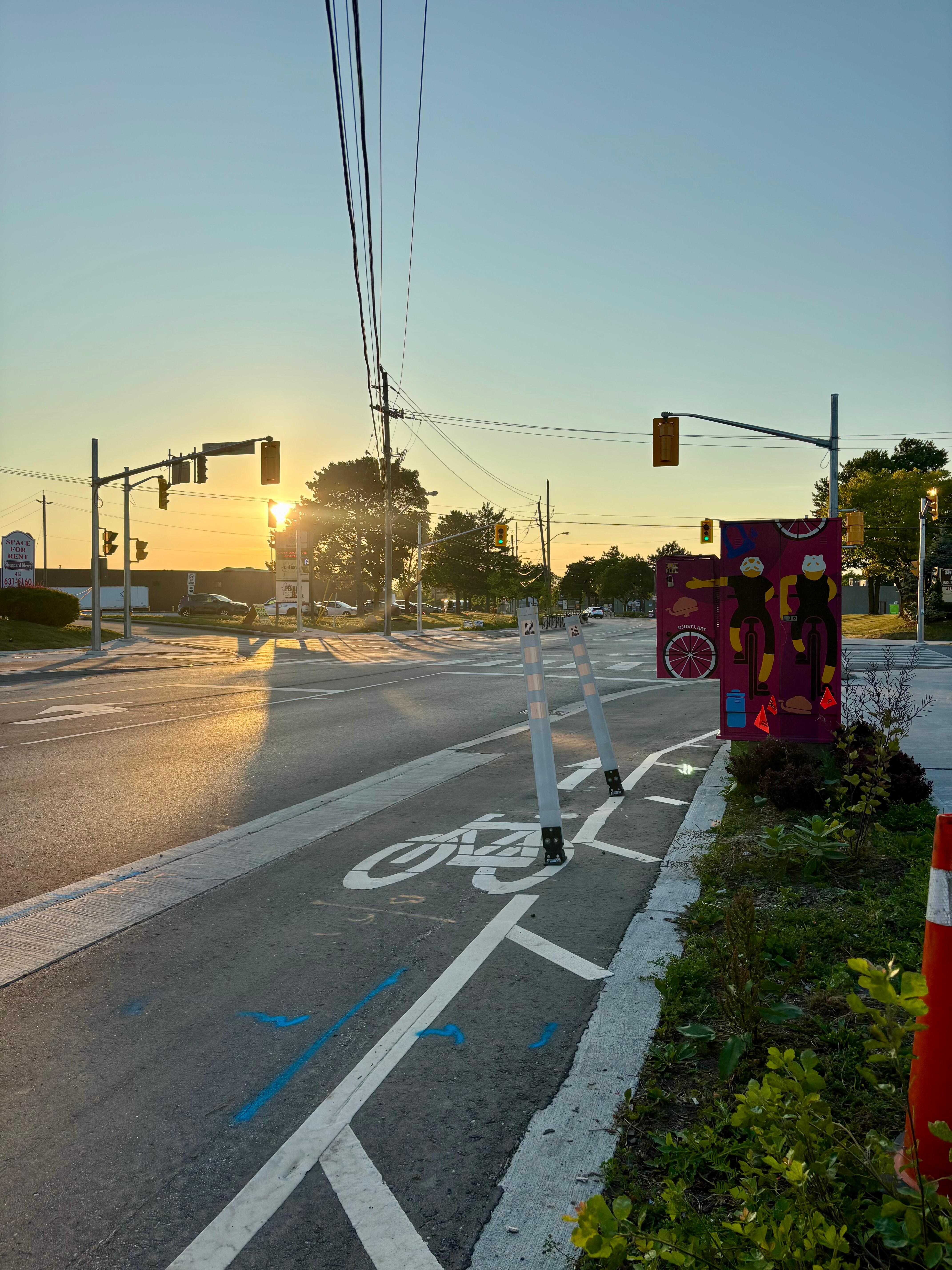 Bike lane on Chesswood drive