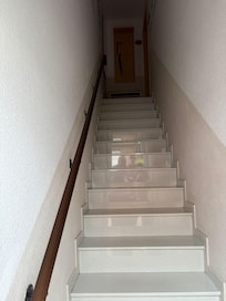 Flur zur Wohnung 1. OG