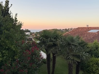 Blick in Richtung Meer und Biaritz vom Balkon des geteilten Wohnzimmer