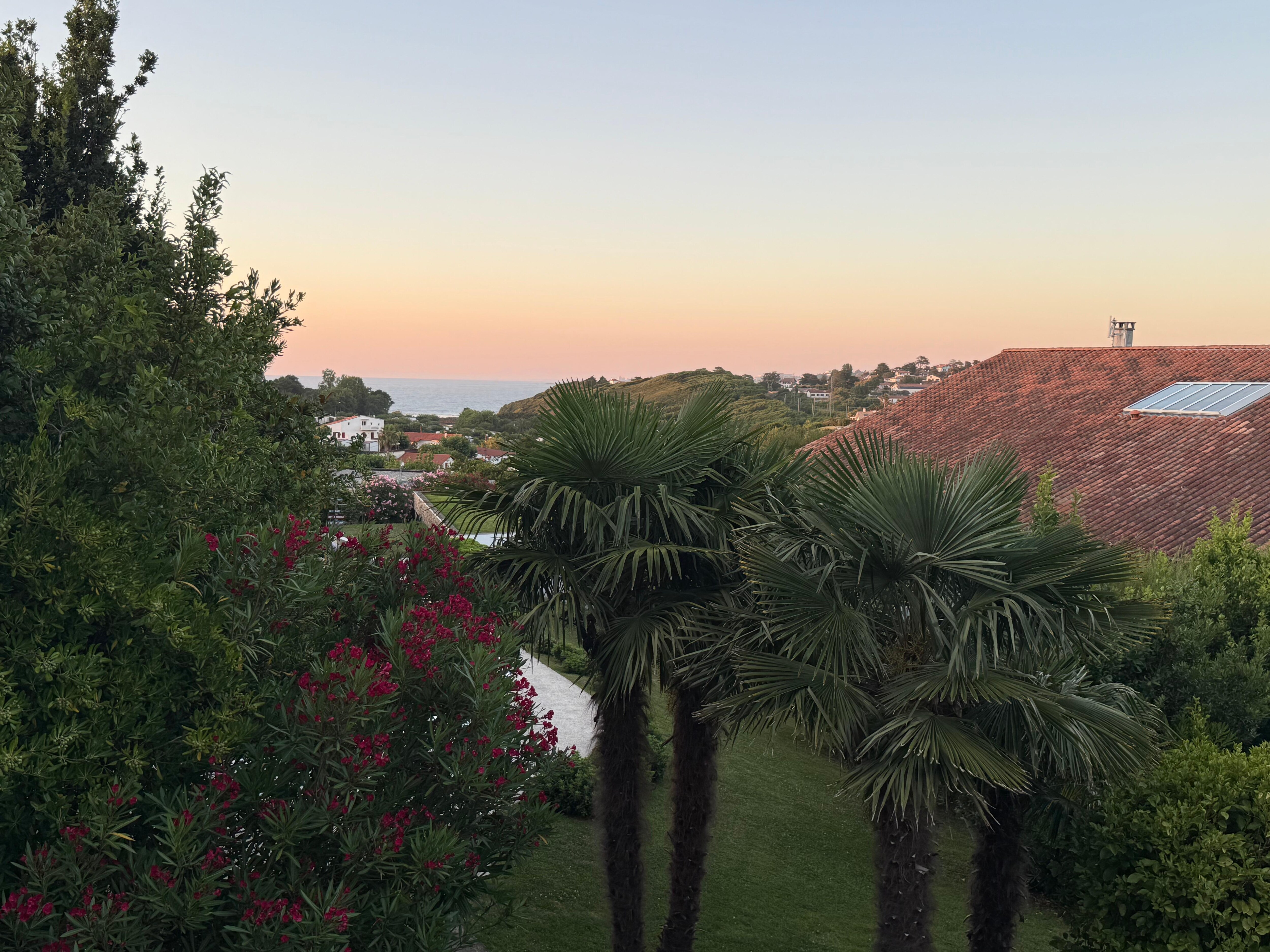 Blick in Richtung Meer und Biaritz vom Balkon des geteilten Wohnzimmer 