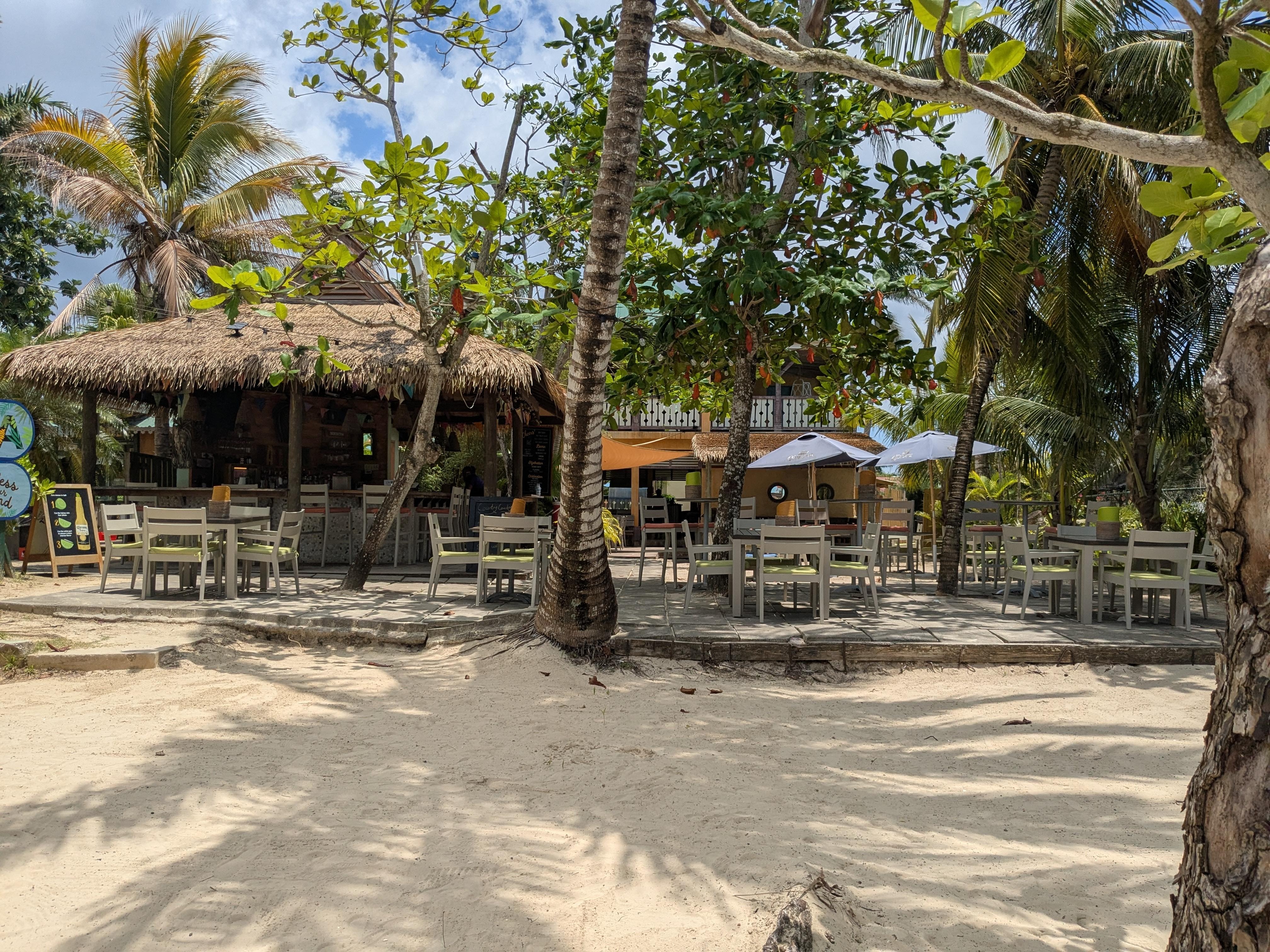 The cafe and bar beach side 