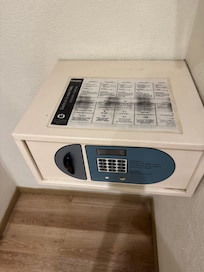 Caja cerrada, vieja, instrucciones mal fotocopiadas.