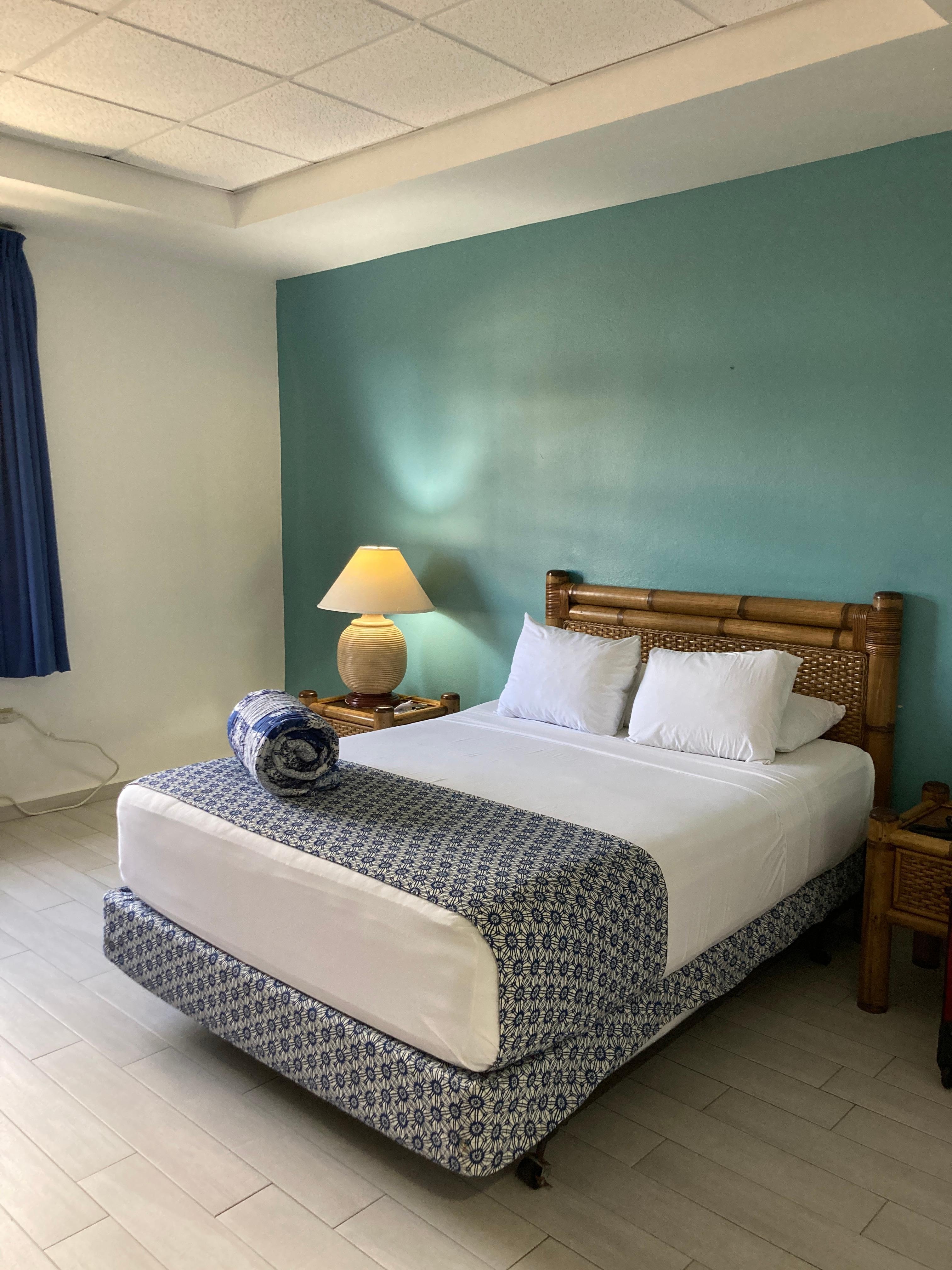 1-Queen room, Fajardo Inn