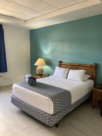 1-Queen room, Fajardo Inn