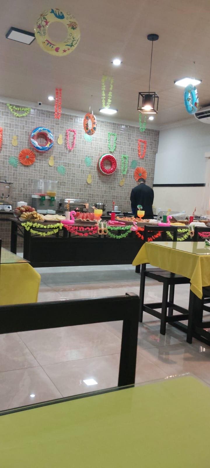 Área do café da manhã em temática verão