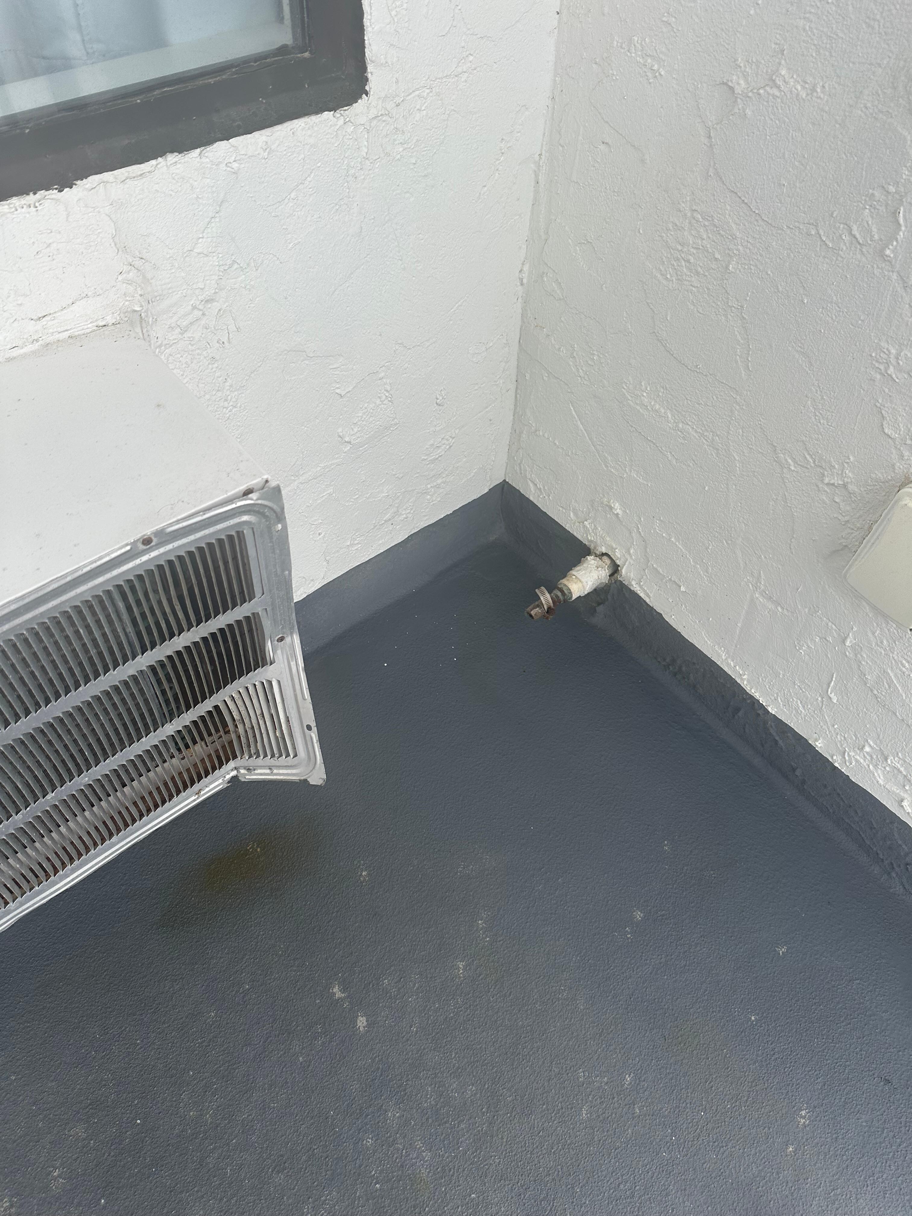 Vent all broken. My daughter scratched her leg multiple times. 