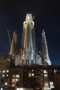 部屋の窓からのサグラダファミリア