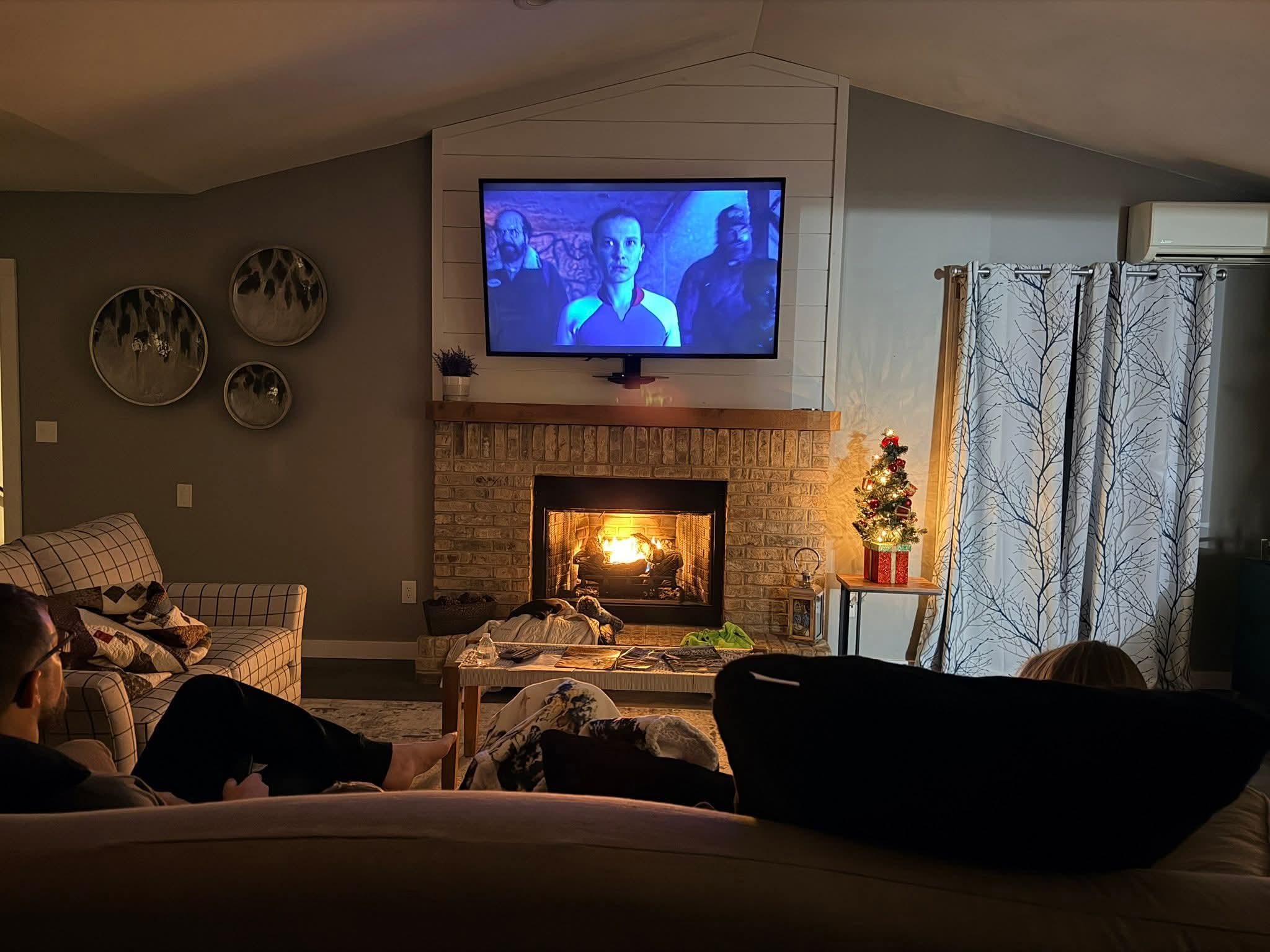 After a day on the slopes, it was nice to come back to a cozy, warm fire (gas logs).