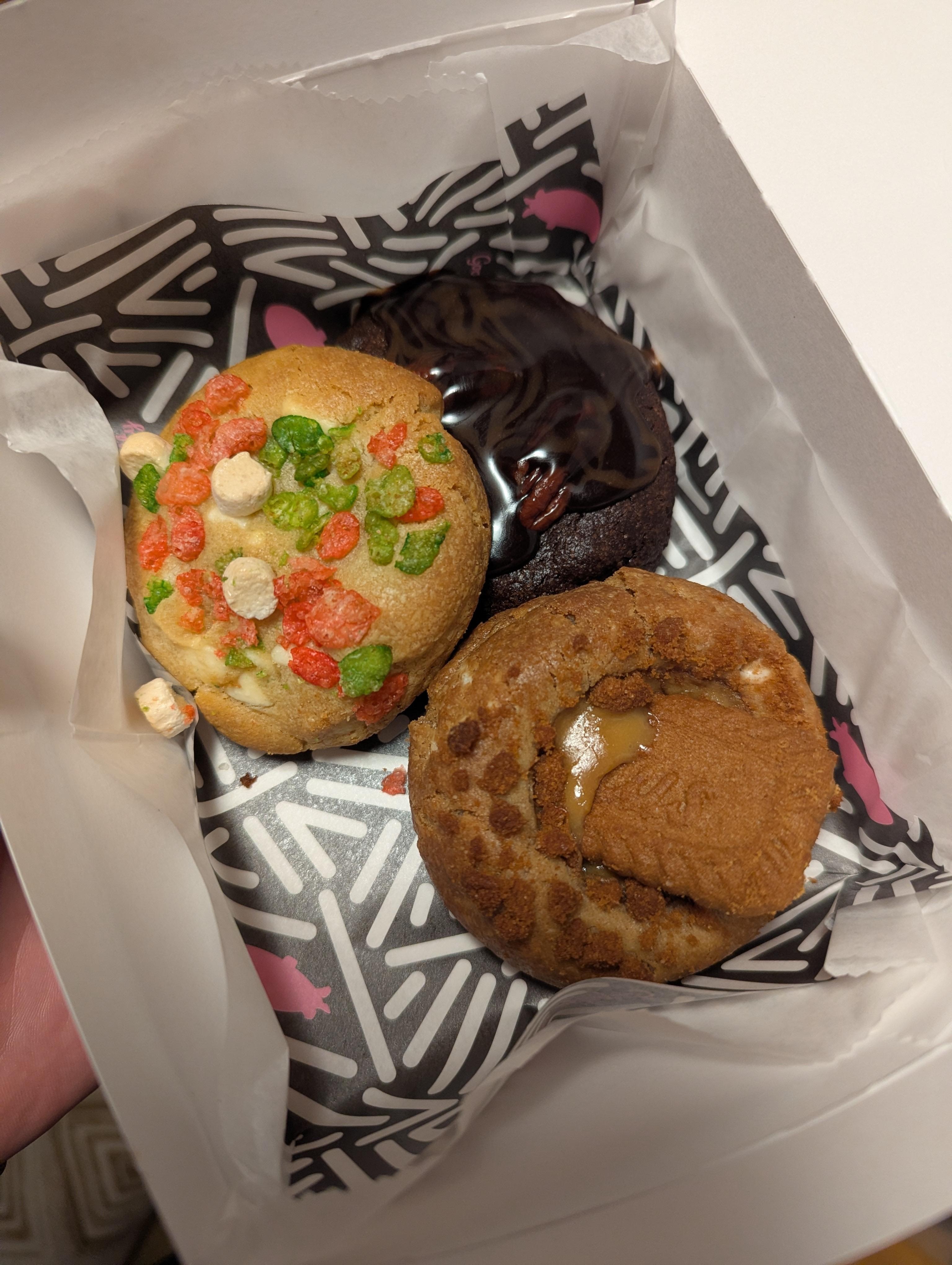 Goodnight Fattys (3min walk)