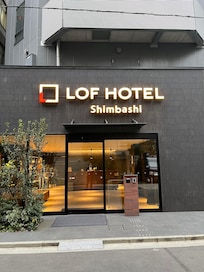 位置情報ですぐにわかりますが駅から5〜8分は歩いた