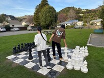 駐車場前にあるチェス♟️