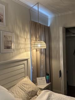 Such a cozy master bedroom, and I love all the lovely lamps!