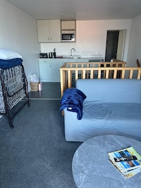 Kitchen/lounge area