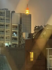 窓から、東京タワー🗼がほんの少し見え徒歩20分弱で近くまで行けました。