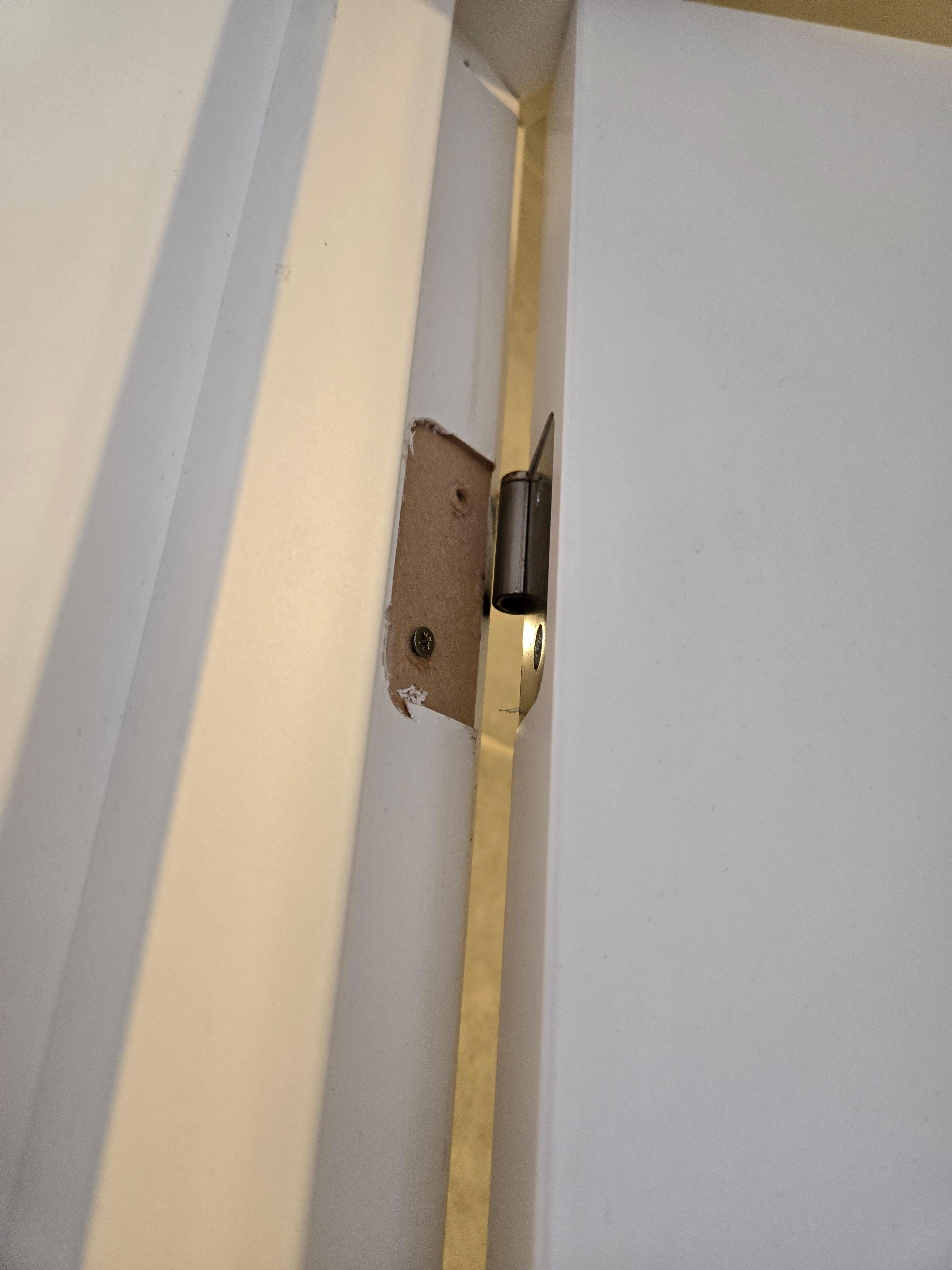 door hinge was broken, the toilet door actually cannot close 