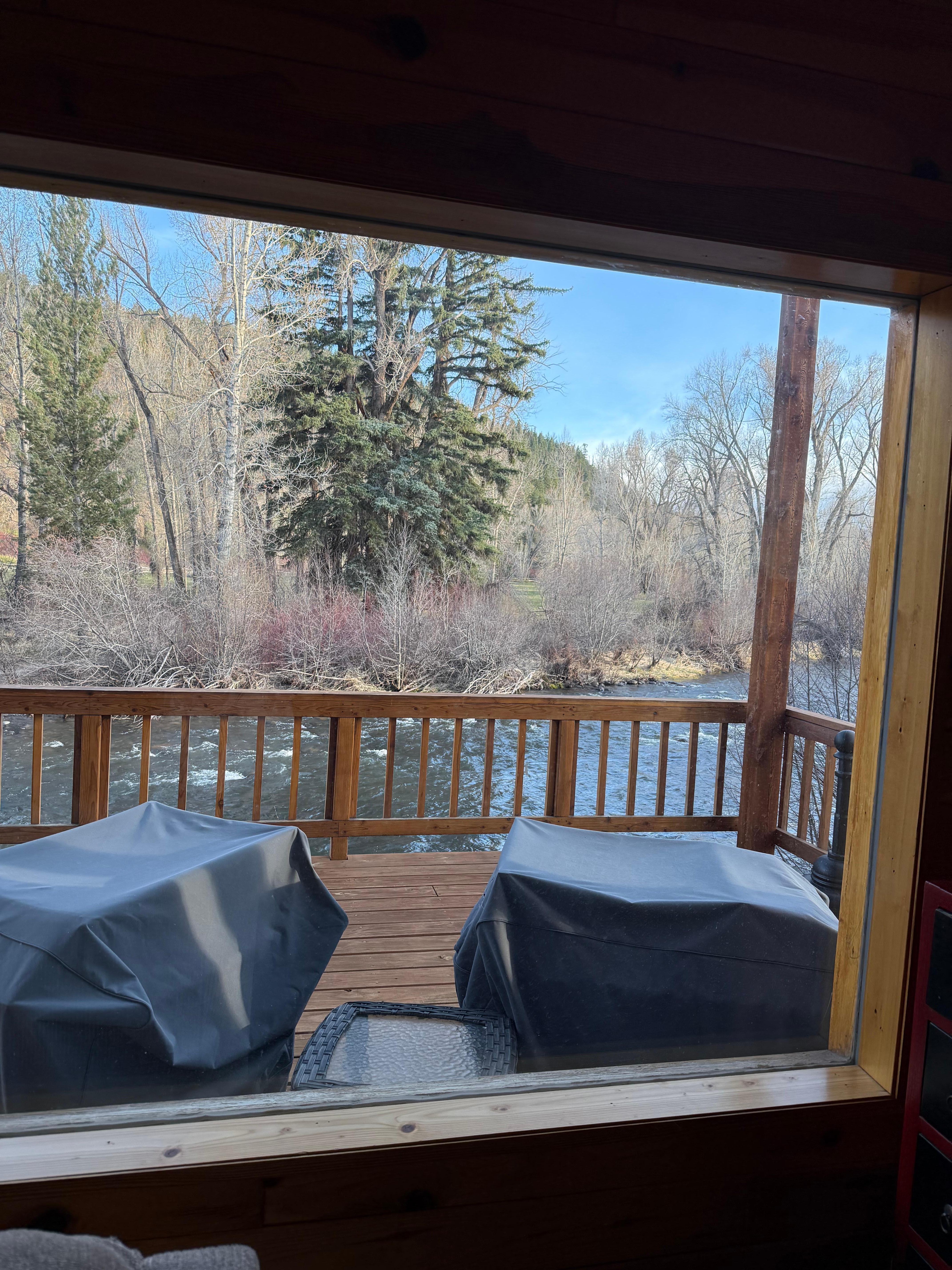 Spacious deck off dining/living area of  cabin. Was a bit chilly but the scenery was fantastic. Looking forward to our next day maybe during the summer/fall. 