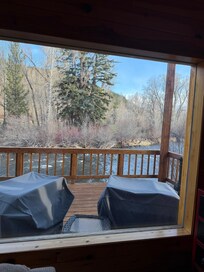 Spacious deck off dining/living area of cabin. Was a bit chilly but the scenery was fantastic. Looking forward to our next day maybe during the summer/fall.