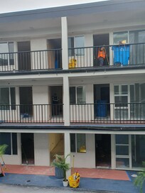 construction site from 8am in the morning next to and bellow us.