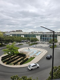 Belle vue sur la gare d angers saint-laud et la station de trams.